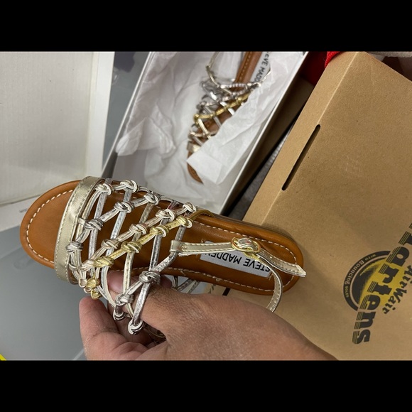 Never worn - Picture 2 of 3